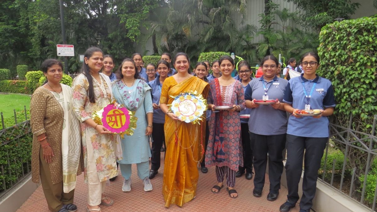 On Raksha Bandhan, Trees Became ‘Brothers’ and Girls Became Their Protectors
